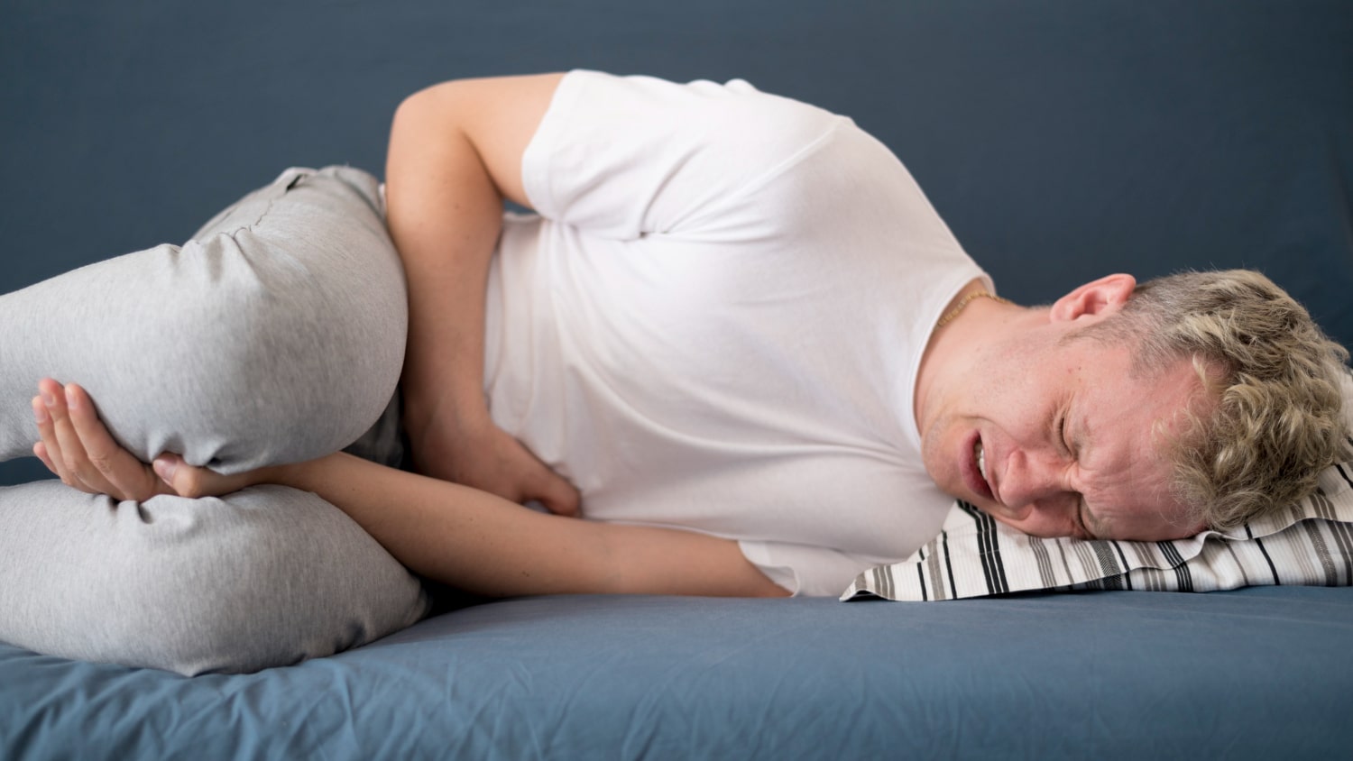 dolor testicular y zona abdominal